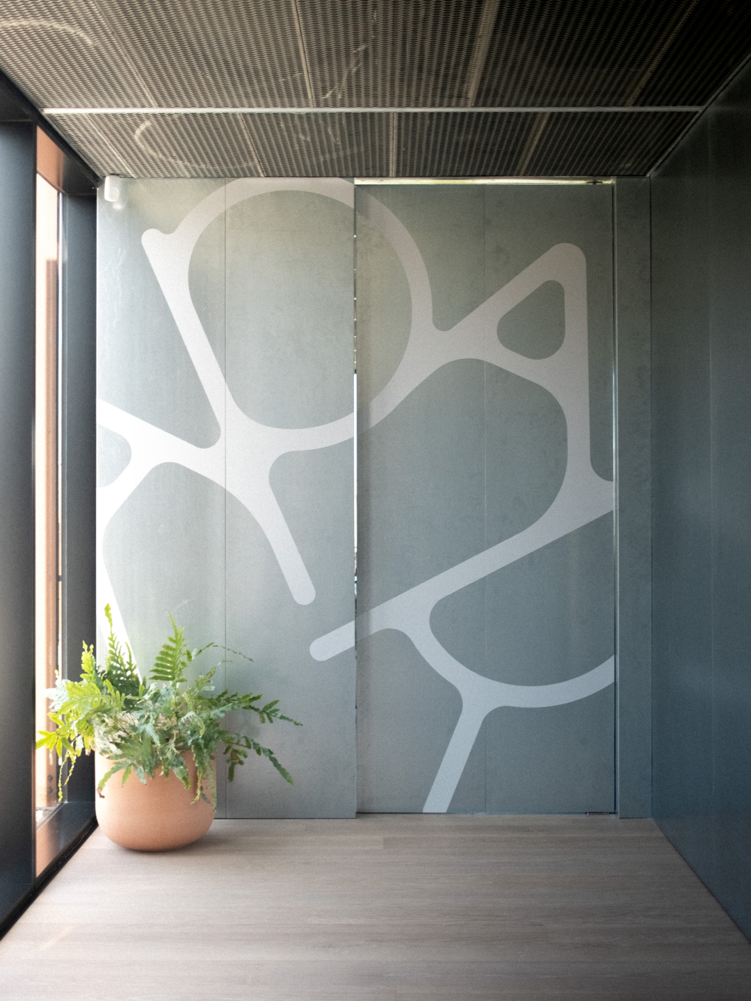 Foto de la puerta de entrada de APAR