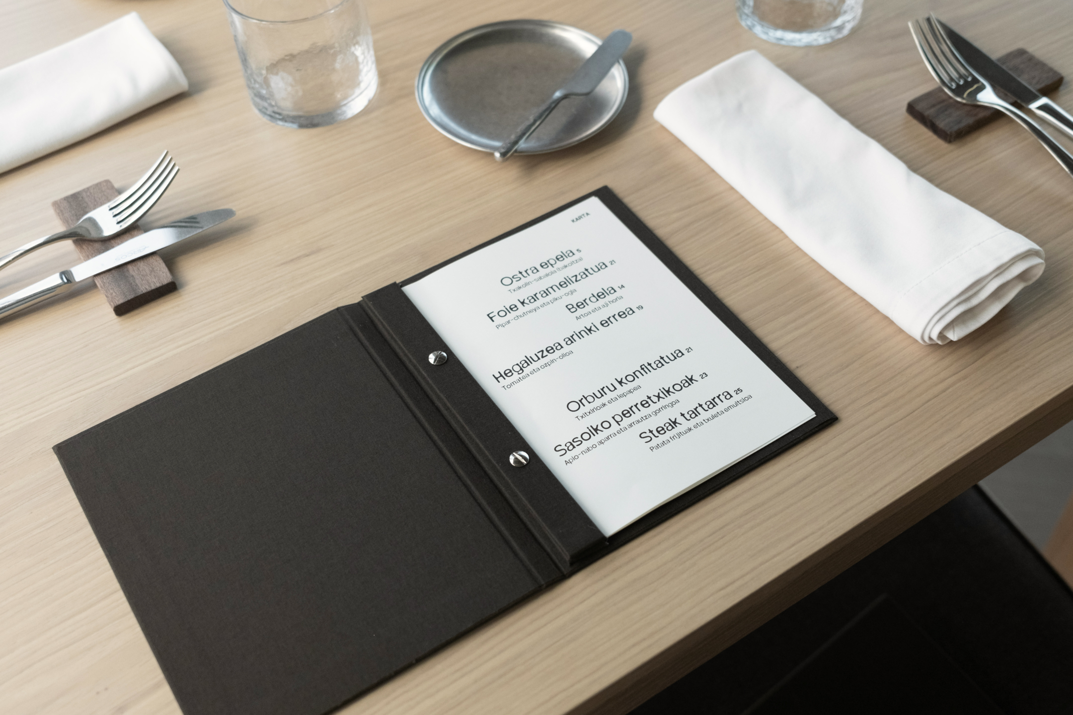 Foto de la carta abierta de APAR sobre la mesa